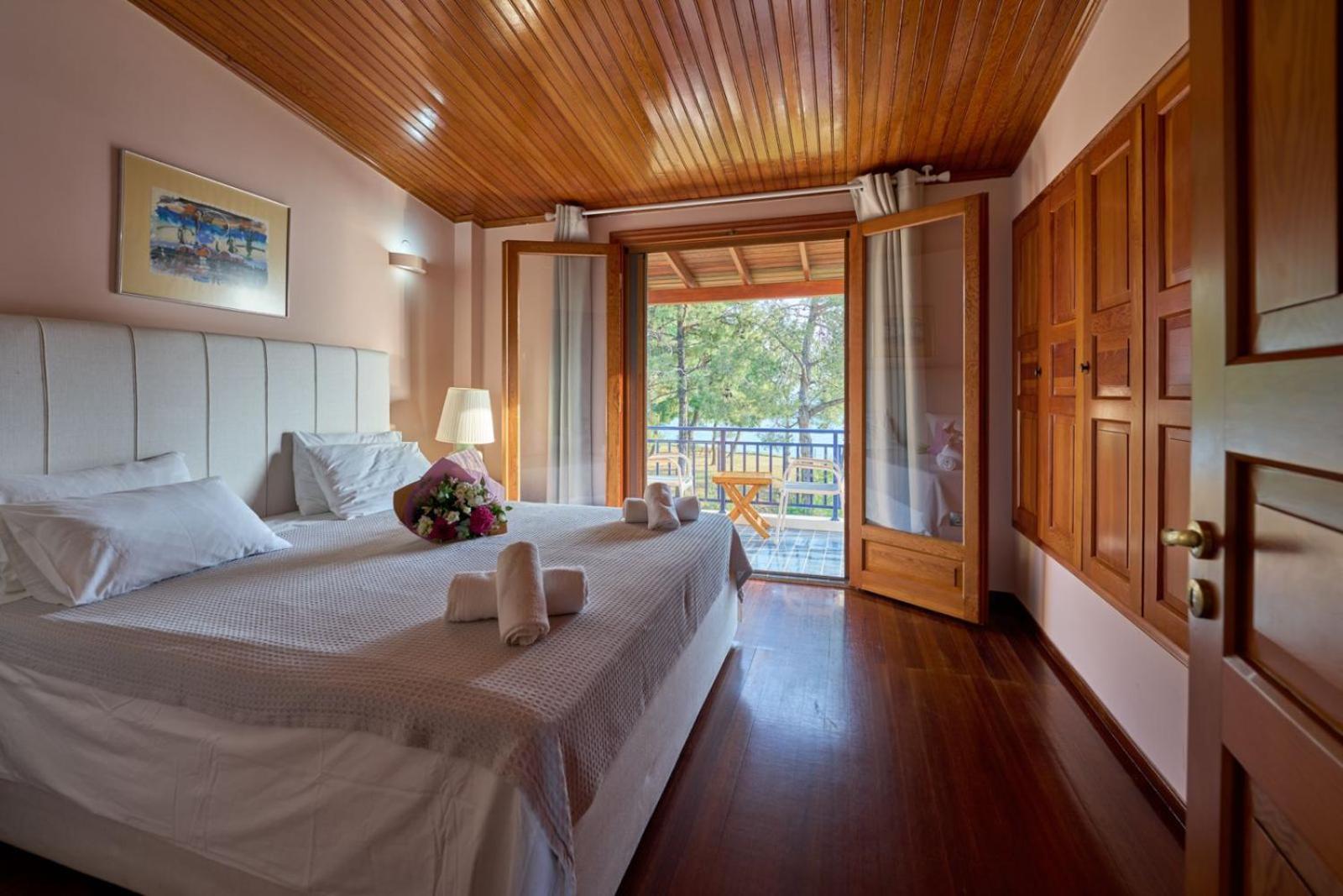 Summerday Villa Private Beach Неа-Ираклия Экстерьер фото
