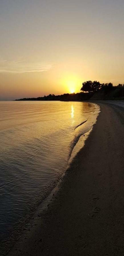 Summerday Villa Private Beach Неа-Ираклия Экстерьер фото