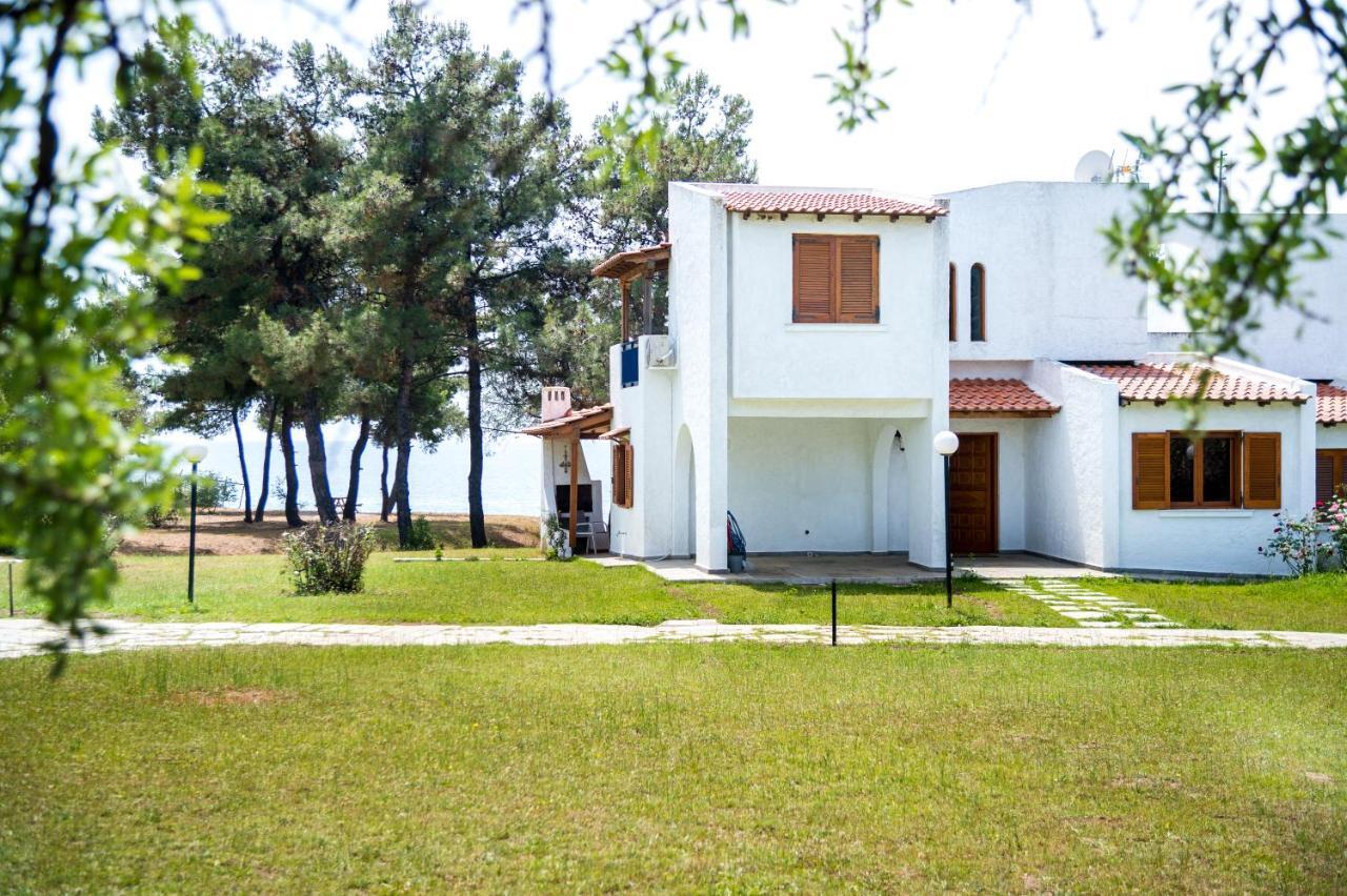 Summerday Villa Private Beach Неа-Ираклия Экстерьер фото