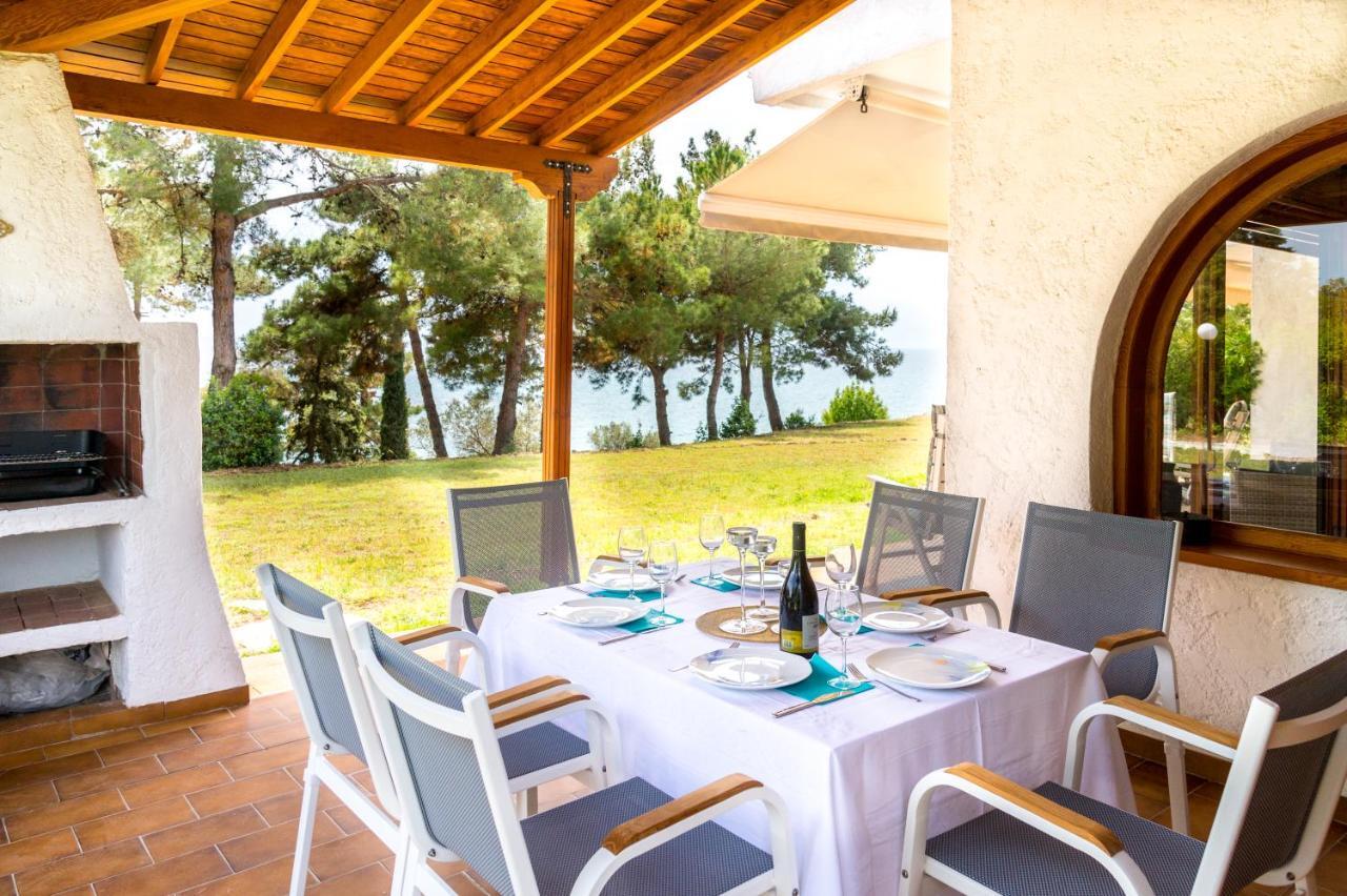 Summerday Villa Private Beach Неа-Ираклия Экстерьер фото