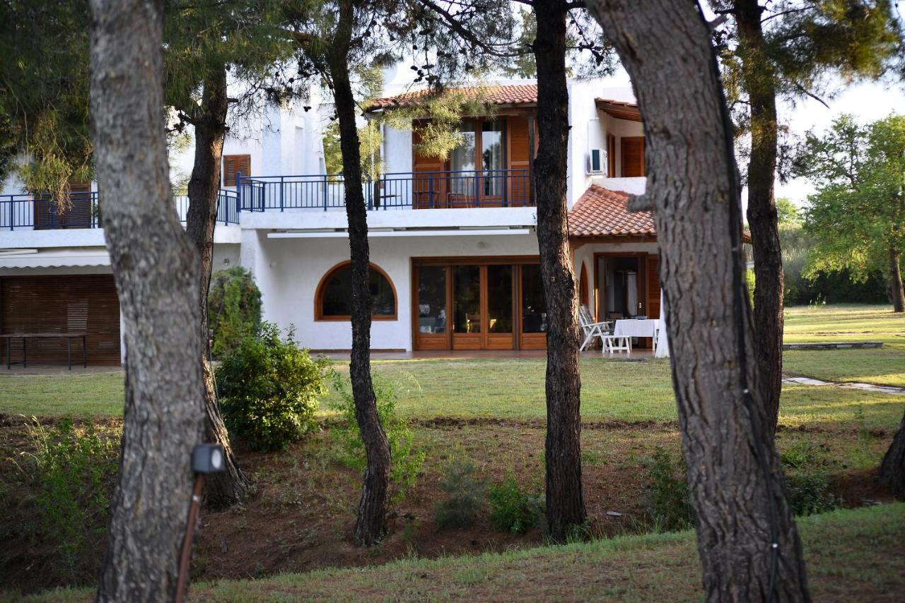 Summerday Villa Private Beach Неа-Ираклия Экстерьер фото